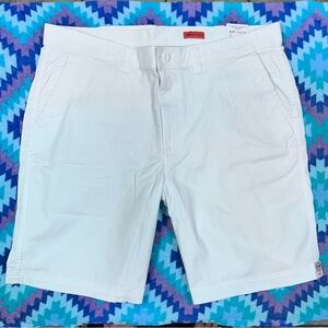 St John’s Bay Performance Comfort Stretch Chino Shorts W42 White